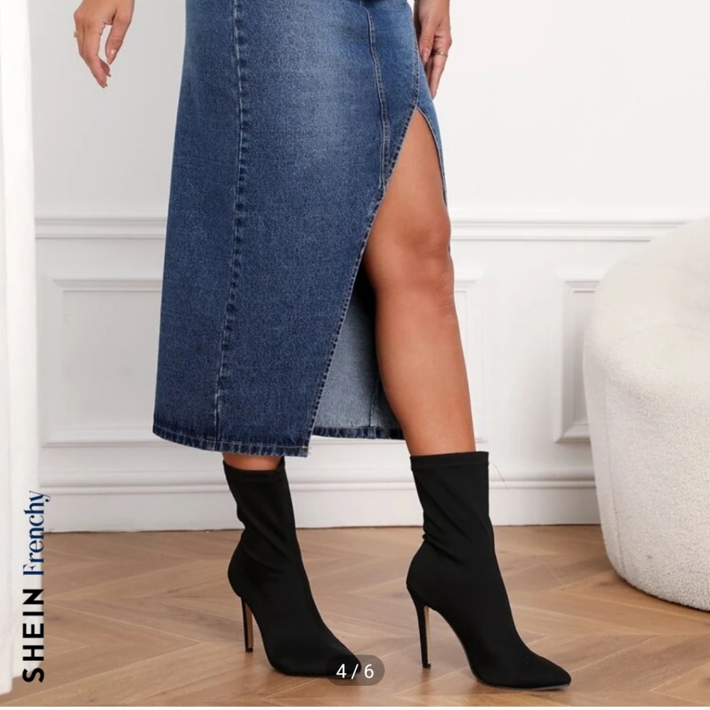 Long Jean skirt size medium with slit